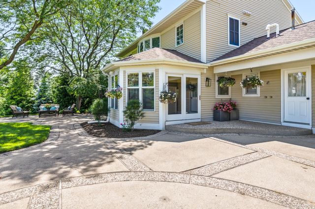 1380 Meadow Green Court SE, Caledonia, MI 49316