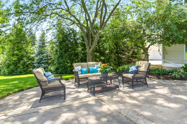 1380 Meadow Green Court SE, Caledonia, MI 49316
