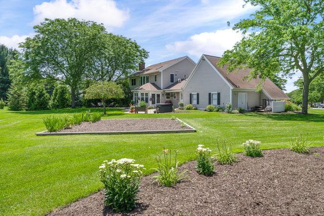 1380 Meadow Green Court SE, Caledonia, MI 49316