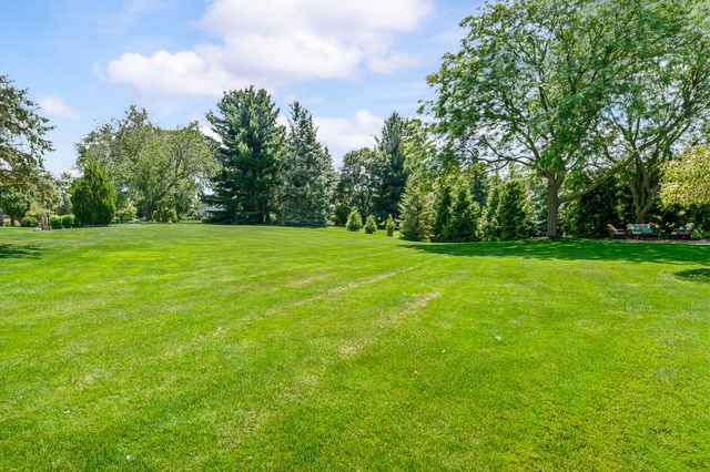 1380 Meadow Green Court SE, Caledonia, MI 49316