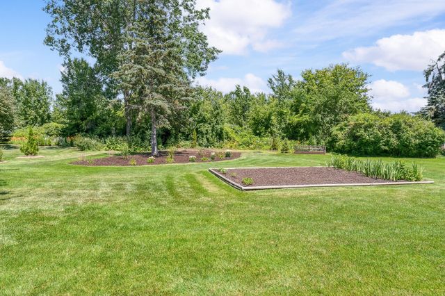 1380 Meadow Green Court SE, Caledonia, MI 49316