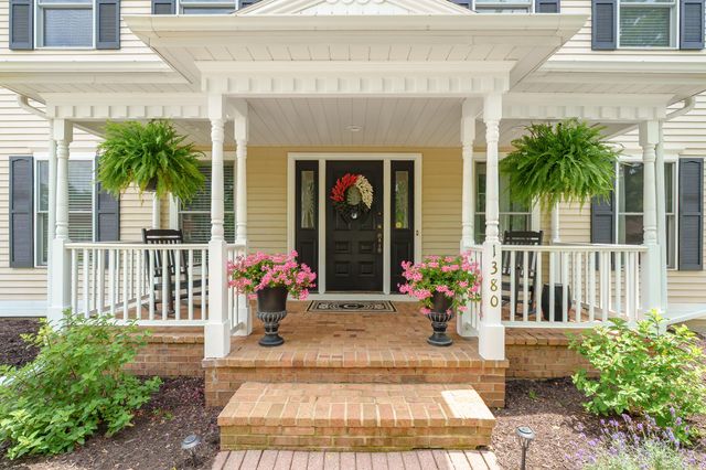 1380 Meadow Green Court SE, Caledonia, MI 49316
