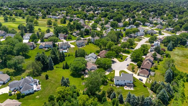 1380 Meadow Green Court SE, Caledonia, MI 49316