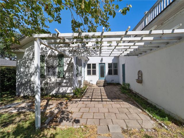 201 Del Mar Blvd, Corpus Christi, TX 78404
