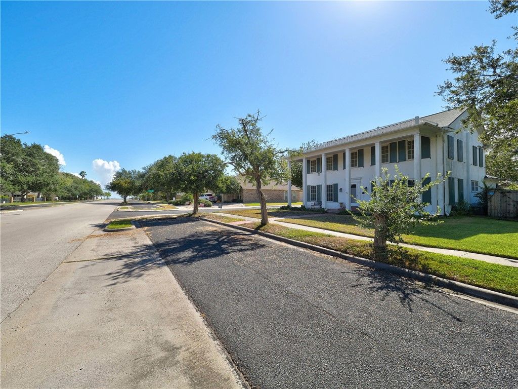 201 Del Mar Blvd, Corpus Christi, TX 78404 — photo 3