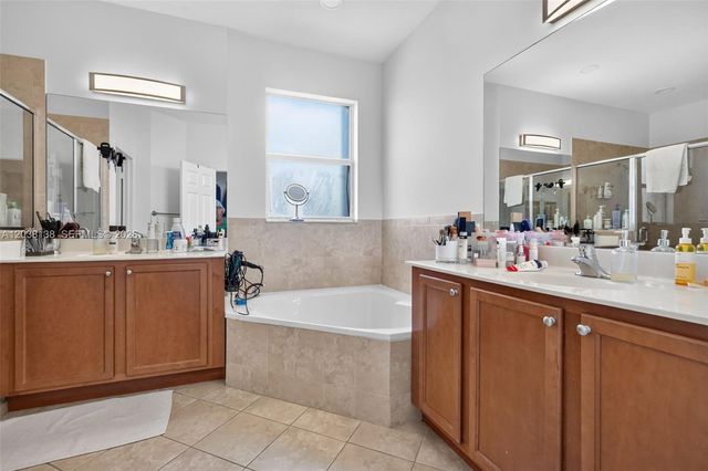 4422 NW 112th Ct, Doral, FL 33178