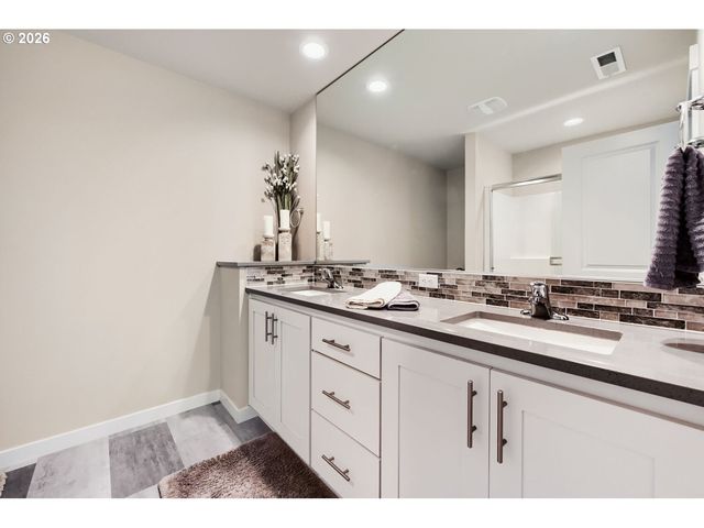 12734 Se ZION St, Happy Valley, OR 97086