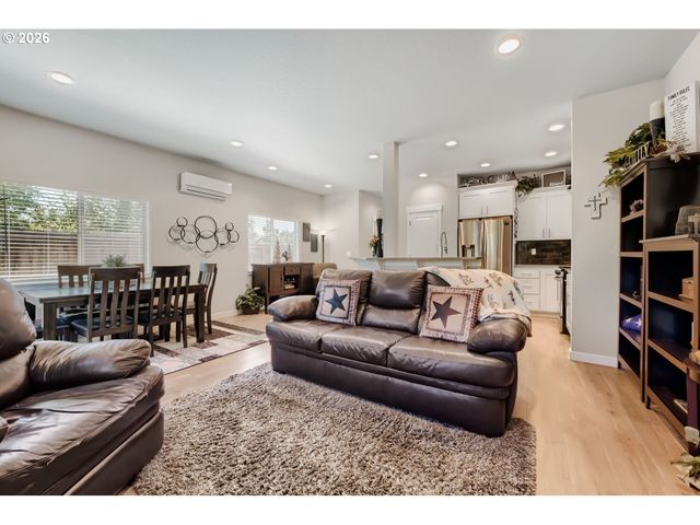 12734 Se ZION St, Happy Valley, OR 97086