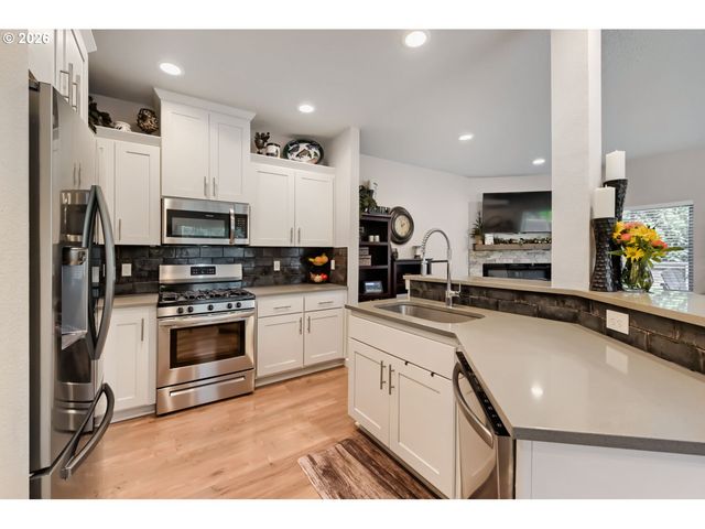 12734 Se ZION St, Happy Valley, OR 97086