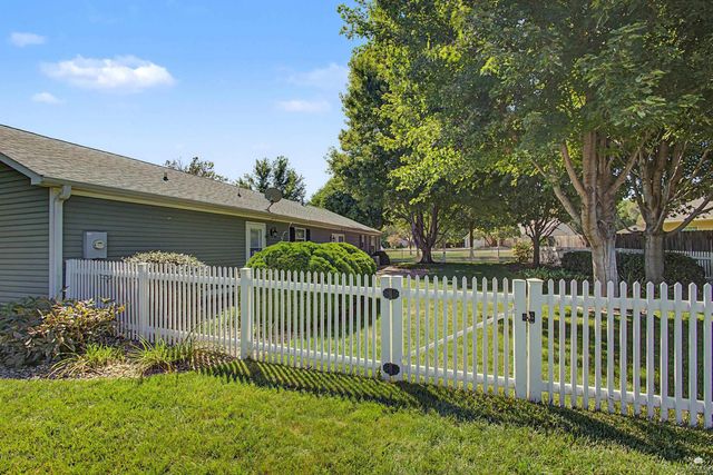 3842 Fox Ridge Drive, Manhattan, KS 66502