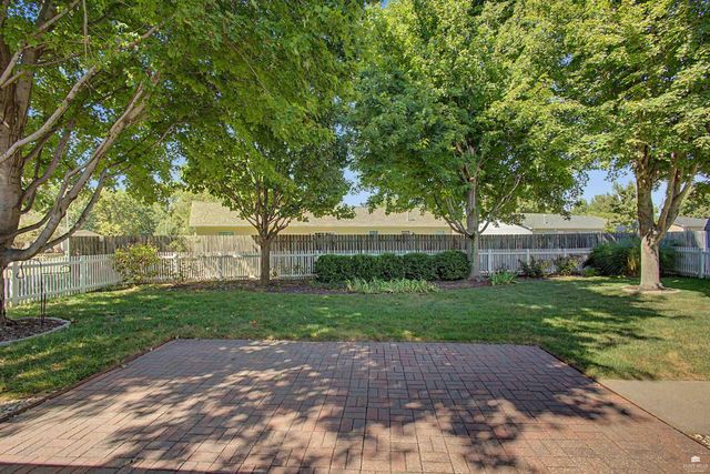 3842 Fox Ridge Drive, Manhattan, KS 66502
