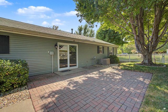 3842 Fox Ridge Drive, Manhattan, KS 66502