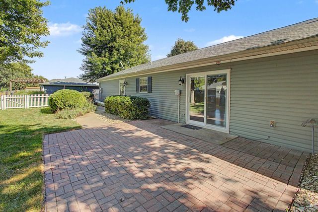 3842 Fox Ridge Drive, Manhattan, KS 66502