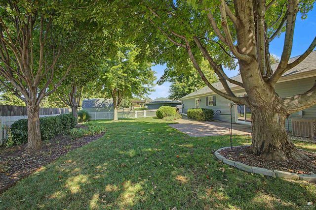 3842 Fox Ridge Drive, Manhattan, KS 66502