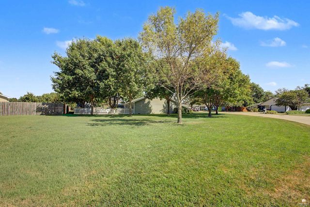 3842 Fox Ridge Drive, Manhattan, KS 66502