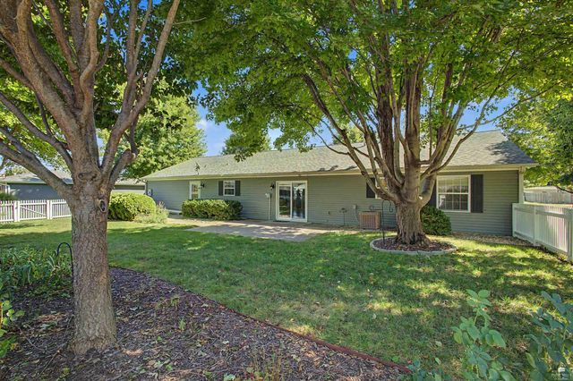 3842 Fox Ridge Drive, Manhattan, KS 66502
