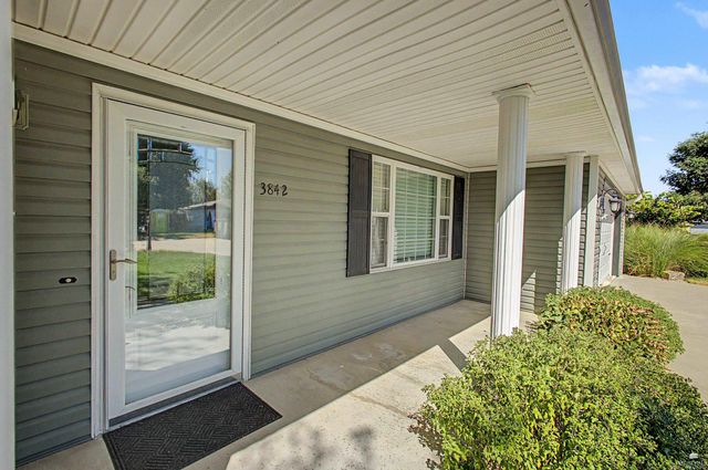 3842 Fox Ridge Drive, Manhattan, KS 66502