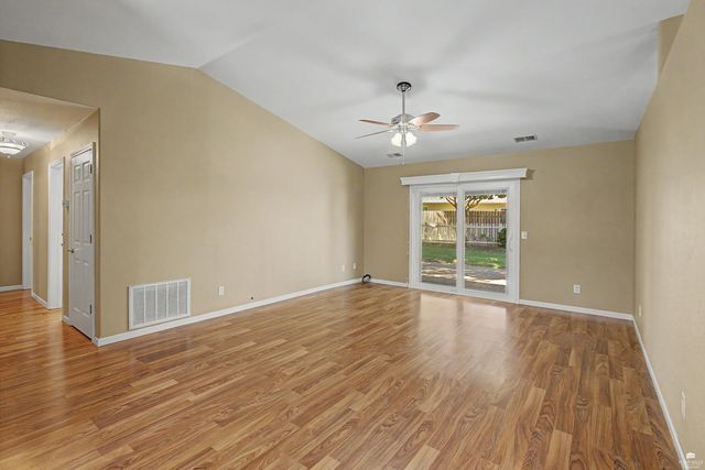 3842 Fox Ridge Drive, Manhattan, KS 66502