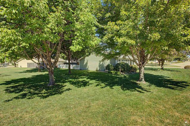 3842 Fox Ridge Drive, Manhattan, KS 66502