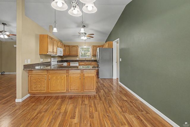3842 Fox Ridge Drive, Manhattan, KS 66502
