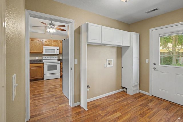 3842 Fox Ridge Drive, Manhattan, KS 66502