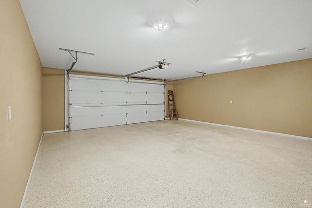 3842 Fox Ridge Drive, Manhattan, KS 66502