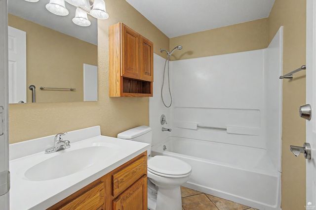 3842 Fox Ridge Drive, Manhattan, KS 66502