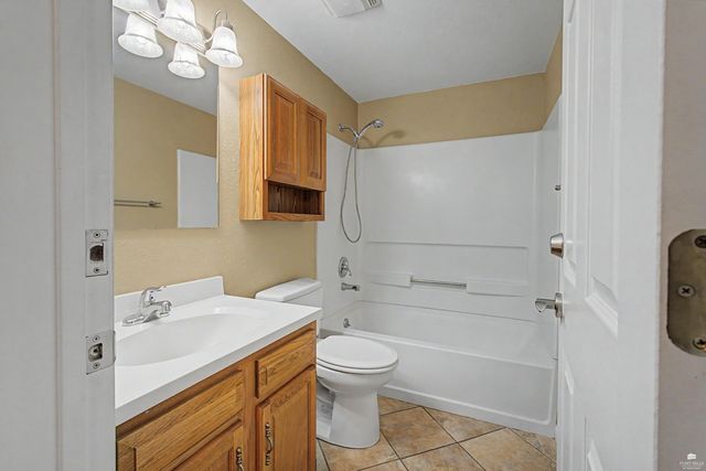 3842 Fox Ridge Drive, Manhattan, KS 66502