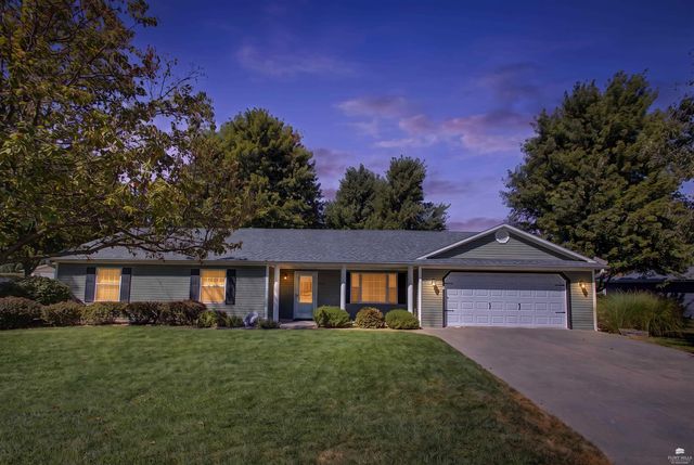 3842 Fox Ridge Drive, Manhattan, KS 66502