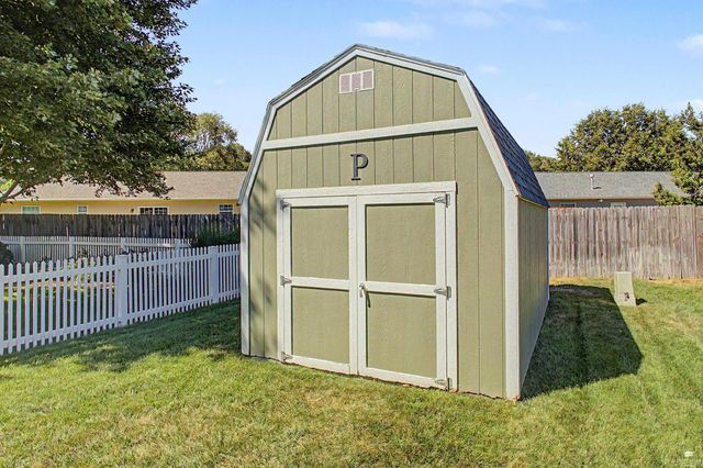 3842 Fox Ridge Drive, Manhattan, KS 66502