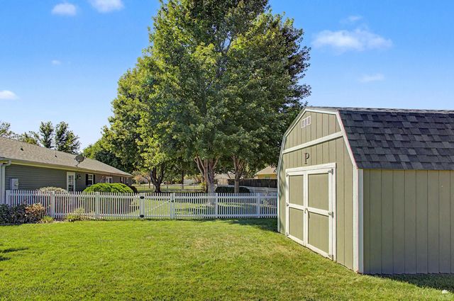 3842 Fox Ridge Drive, Manhattan, KS 66502