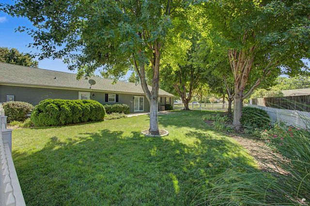 3842 Fox Ridge Drive, Manhattan, KS 66502