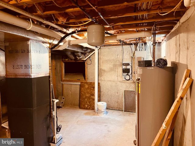 3819 CLAVERTON RD, Mechanicsburg, PA 17050