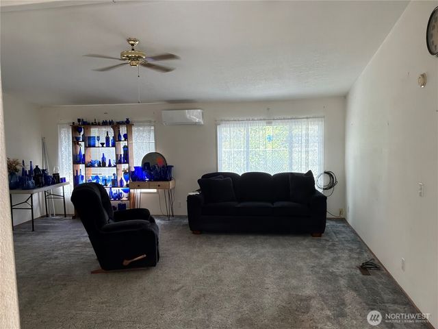 131 E Midnight Court, Allyn, WA 98524