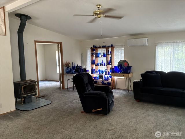 131 E Midnight Court, Allyn, WA 98524