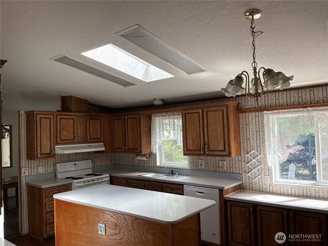 131 E Midnight Court, Allyn, WA 98524