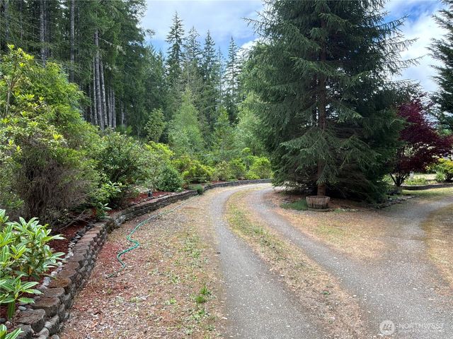 131 E Midnight Court, Allyn, WA 98524