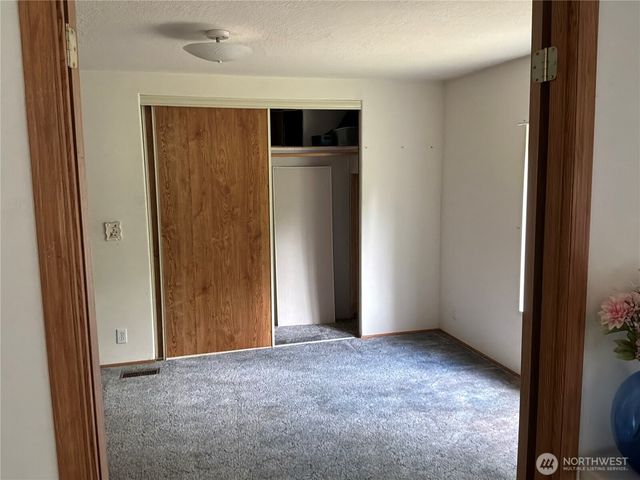 131 E Midnight Court, Allyn, WA 98524