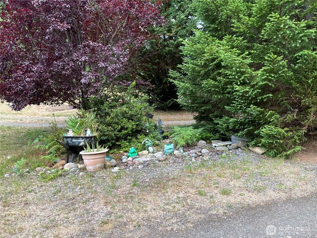 131 E Midnight Court, Allyn, WA 98524