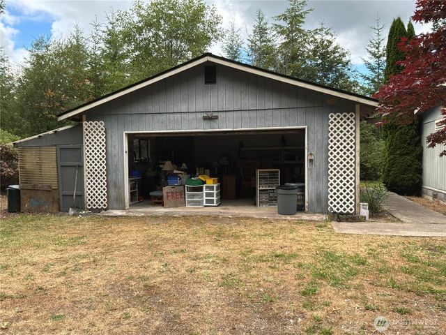 131 E Midnight Court, Allyn, WA 98524