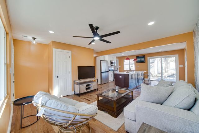 7415 Montana Avenue, Hammond, IN 46323