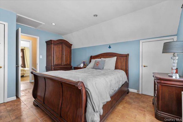 33 McKee Street, Floral Park, NY 11001