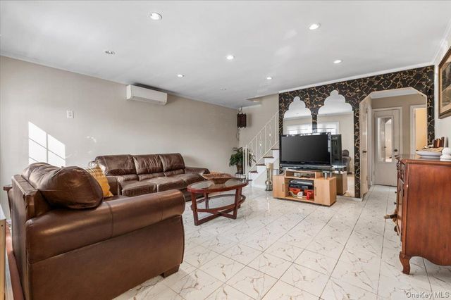 33 McKee Street, Floral Park, NY 11001