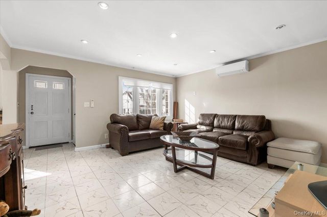 33 McKee Street, Floral Park, NY 11001