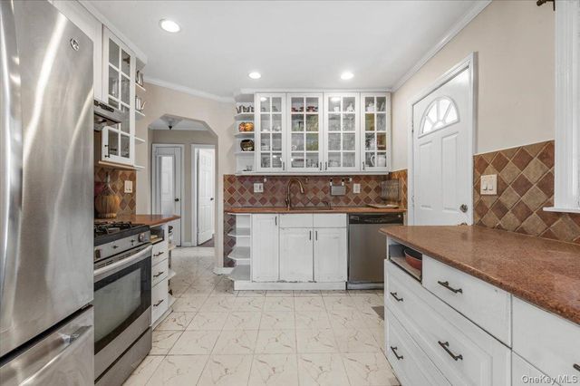 33 McKee Street, Floral Park, NY 11001