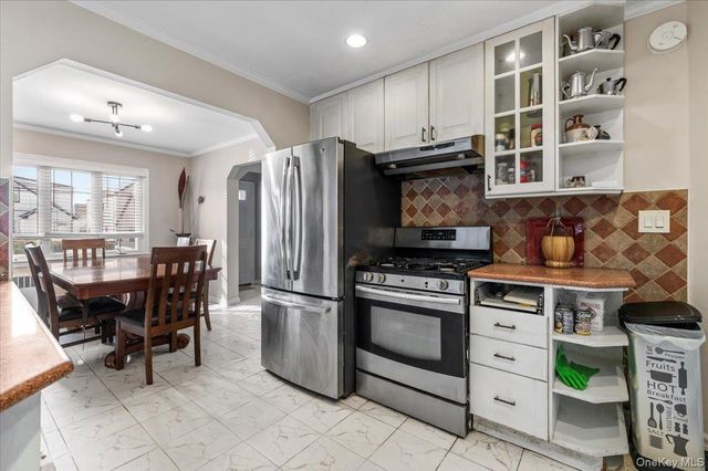 33 McKee Street, Floral Park, NY 11001