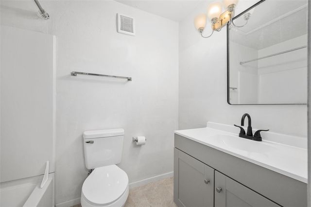 3800 SW 20TH AVENUE 611, Gainesville, FL 32607