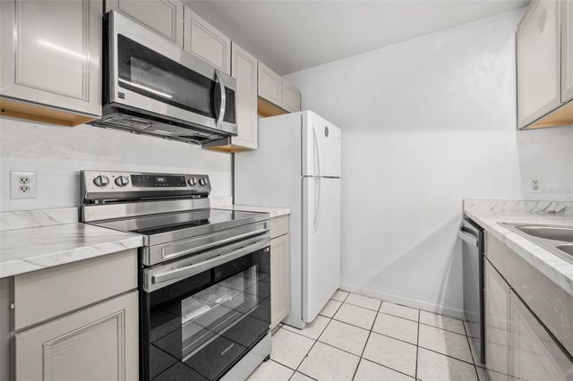 3800 SW 20TH AVENUE 611, Gainesville, FL 32607