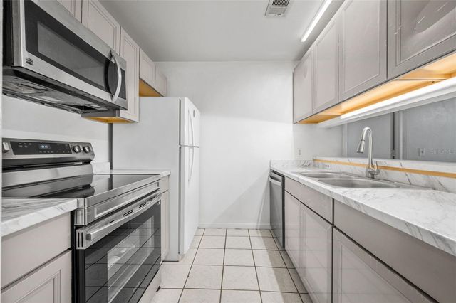 3800 SW 20TH AVENUE 611, Gainesville, FL 32607