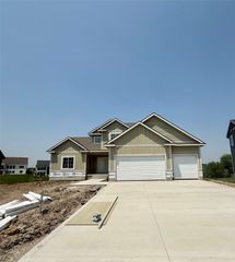 2313 Green Leaf Circle, Norwalk, IA 50211